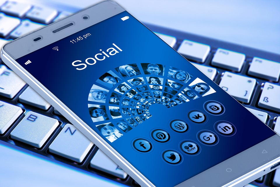 NOUS GÉRONS VOS RESEAUX SOCIAUX